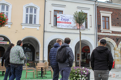 Plakaty wyborcze na rynku