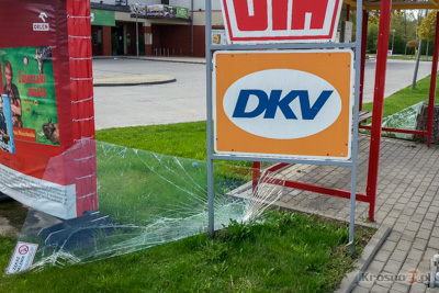 Zdewastowany przystanek MKS